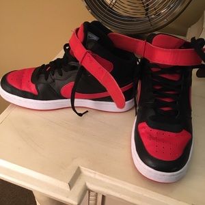 Youth size 7 Nike